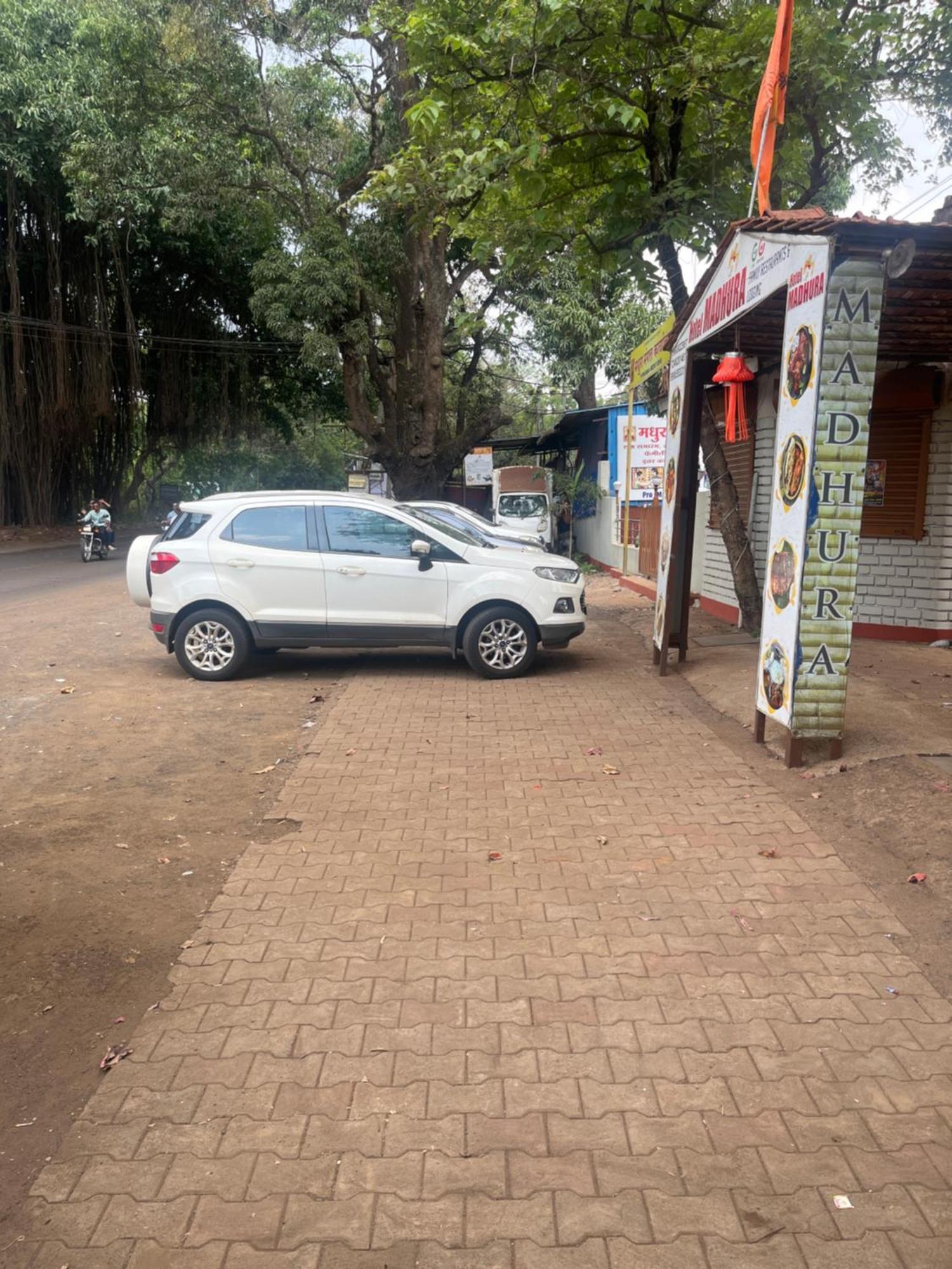Hotel Madhura Belagavi Zewnętrze zdjęcie